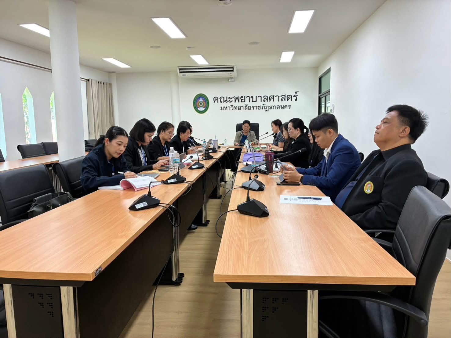 คณะพยาบาลศาสตร์ มหาวิทยาลัยราชภัฏสกลนคร ประชุมร่วมกับสถาบันการศึกษาพี่เลี้ยง เพื่อติดตามผลการดำเนินงานด้านการจัดการศึกษา ครั้งที่ 3/2569